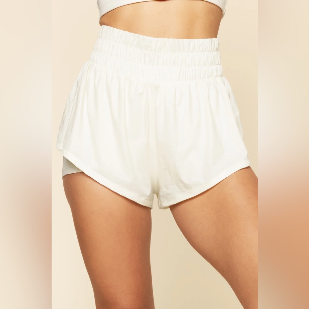 POPFLEX High Waisted Supershort Ivory L 3.5” Inseam